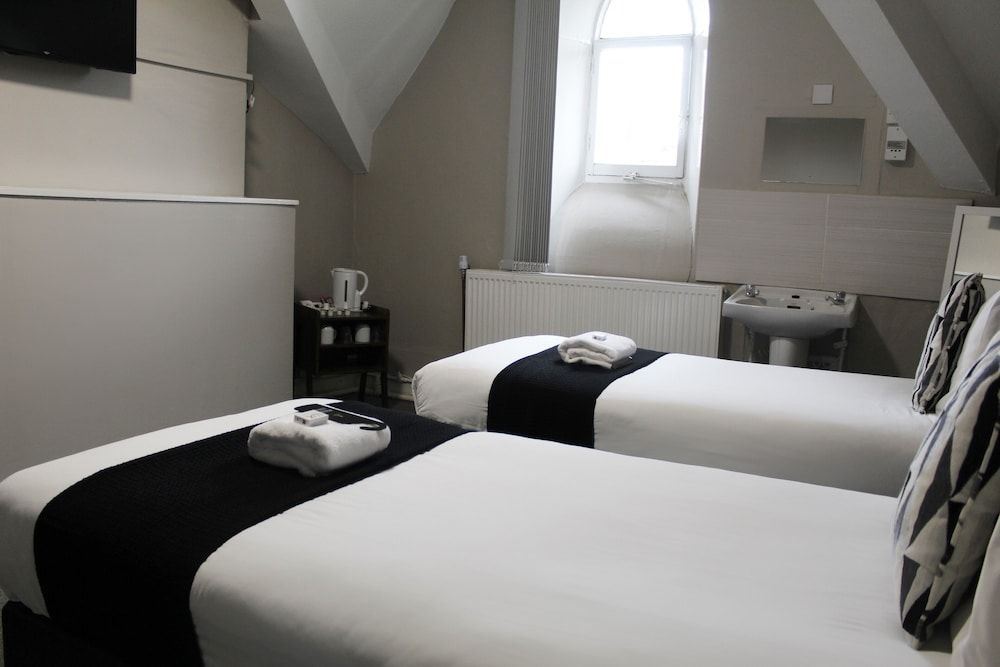 Mitre Hotel Manchester City Centre Standard Twin Room, Shared Bathroom 2