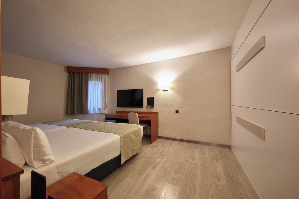 Family Room (2 adults + 2 children)