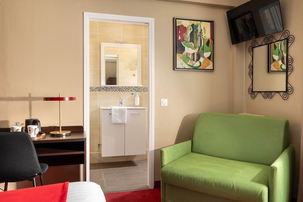 Hotel Chatillon Paris Montparnasse Superior Triple Room 6