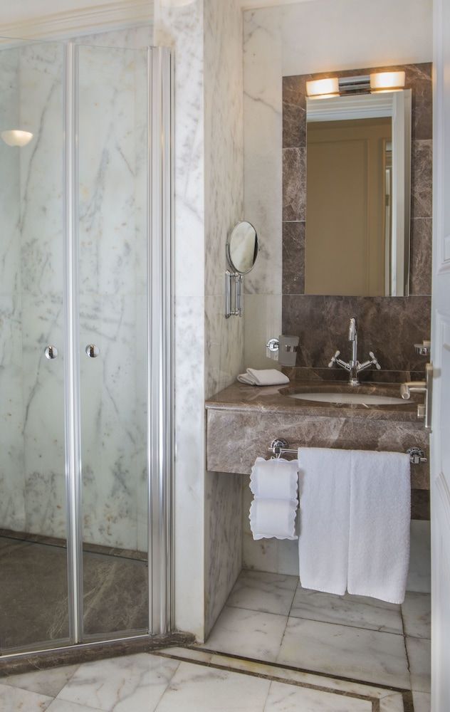 Corinne Art & Boutique Hotel Deluxe Room 5