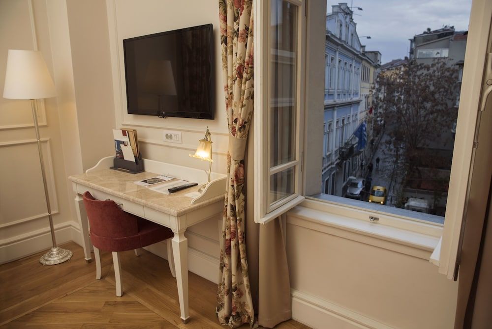 Corinne Art & Boutique Hotel Deluxe Room 6