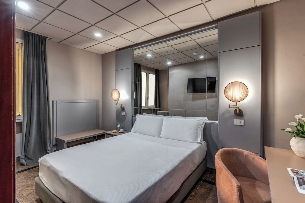 Hotel Madison Small Double Room 2