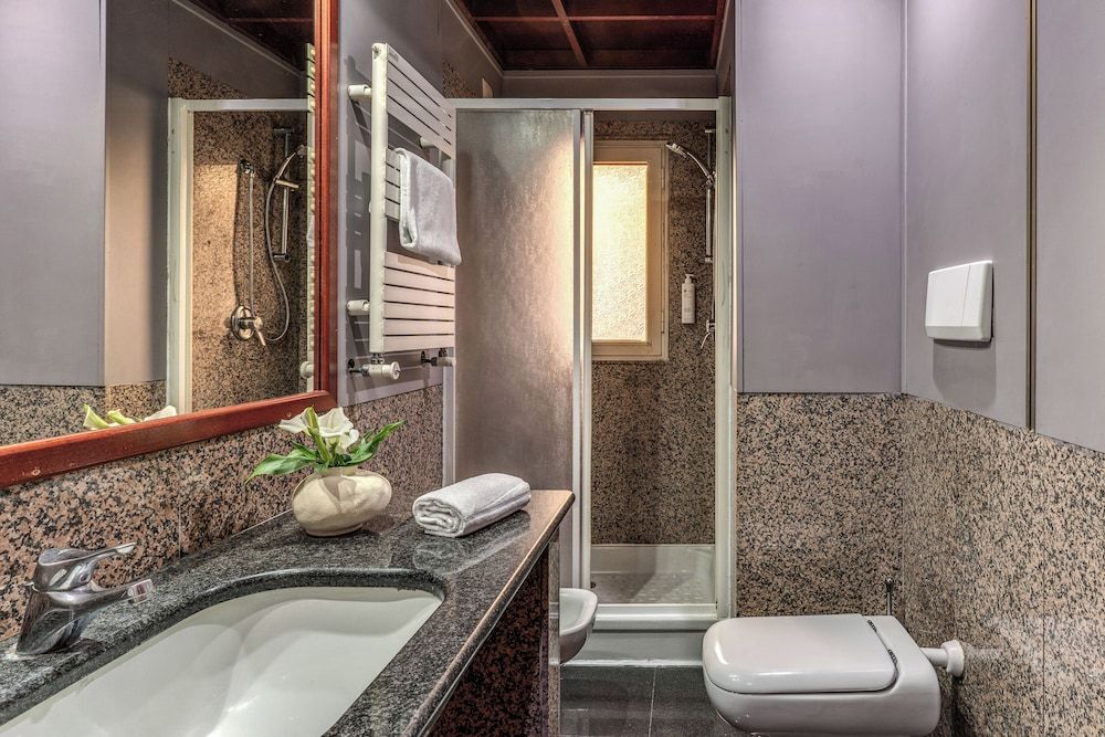 Hotel Madison Small Double Room 3