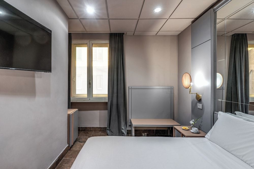 Hotel Madison Small Double Room 7