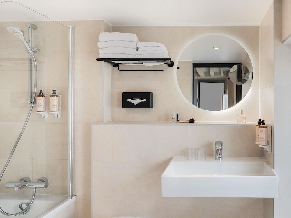 Mercure Paris Opera Grands Boulevards Classic Room, 1 Double Bed 5