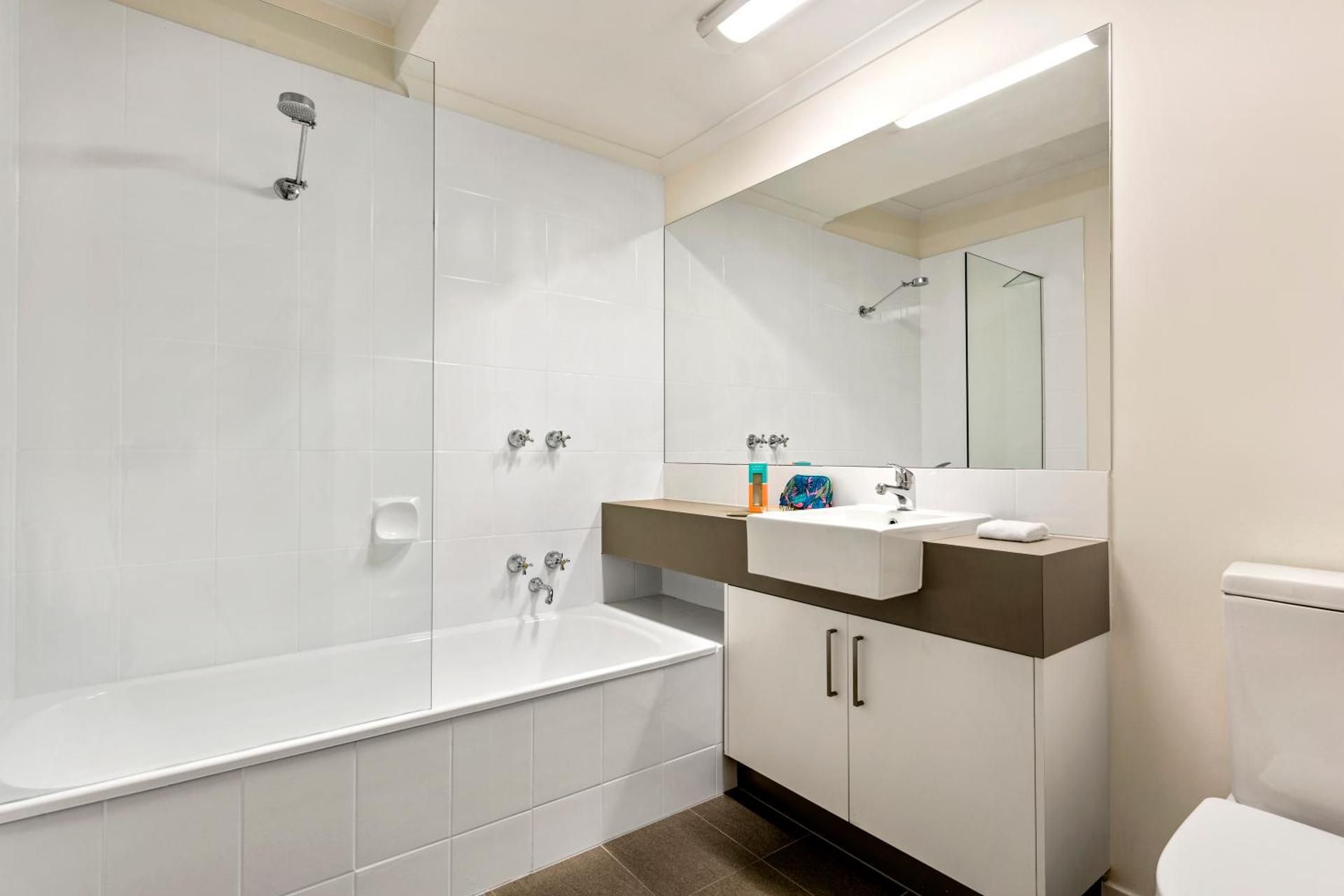 Comfort Apartments Royal Gardens 2 King Beds, Nonsmoking, Upgrade 2