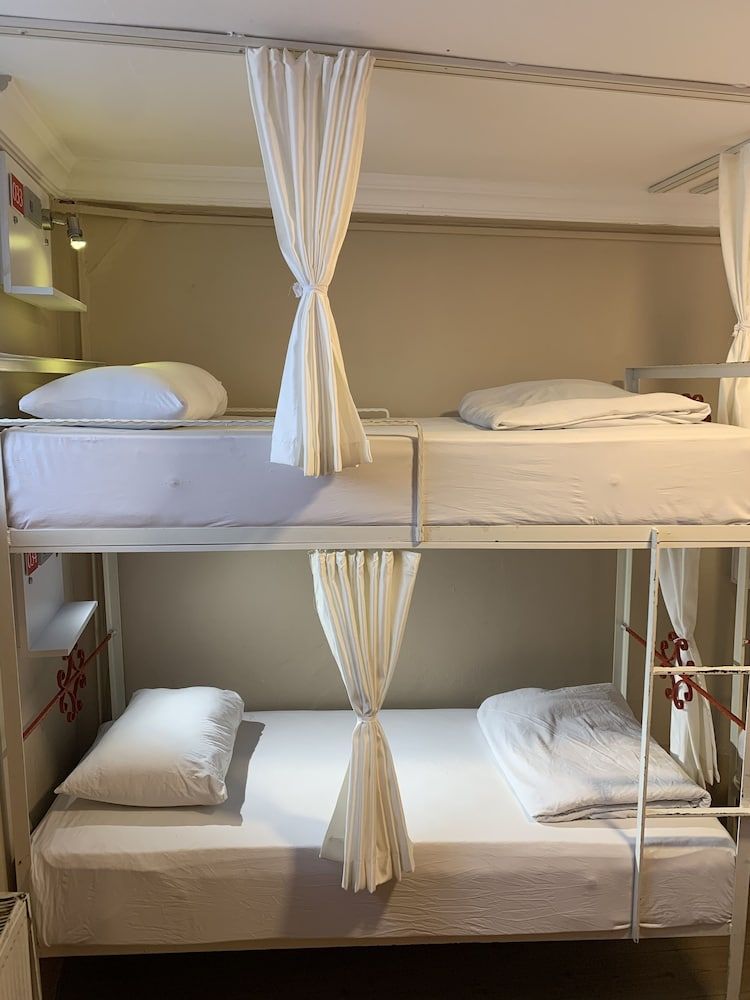 Antique Hostel & Guesthouse Shared Dormitory, Mixed Dorm, Shared Bathroom (Basement) 4