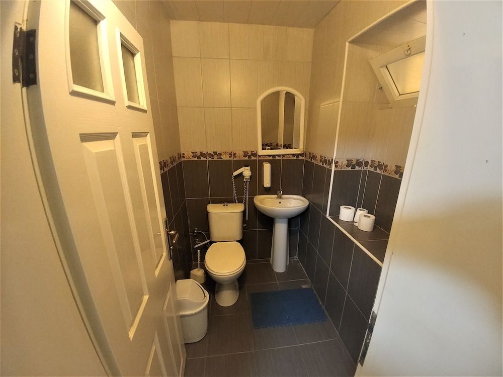 Antique Hostel & Guesthouse Shared Dormitory, Mixed Dorm, Shared Bathroom (Basement) 11