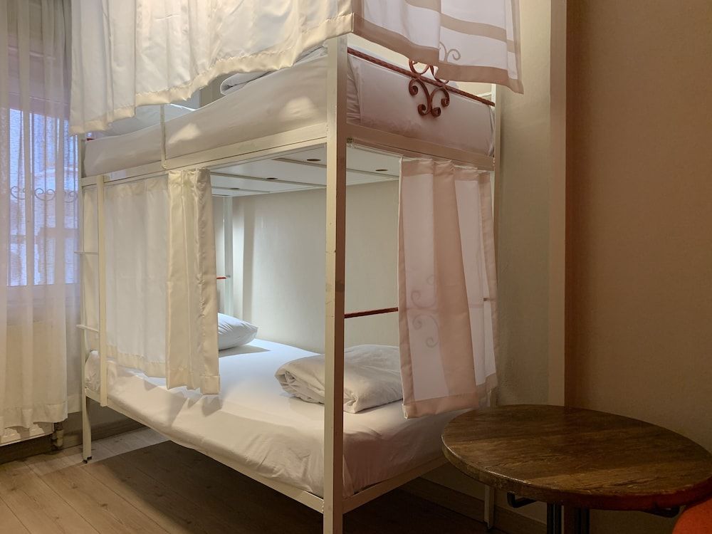 Antique Hostel & Guesthouse Shared Dormitory, Mixed Dorm, Shared Bathroom (Basement) 6
