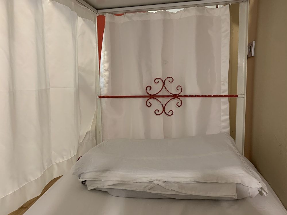 Antique Hostel & Guesthouse Shared Dormitory, Mixed Dorm, Shared Bathroom (Basement) 7