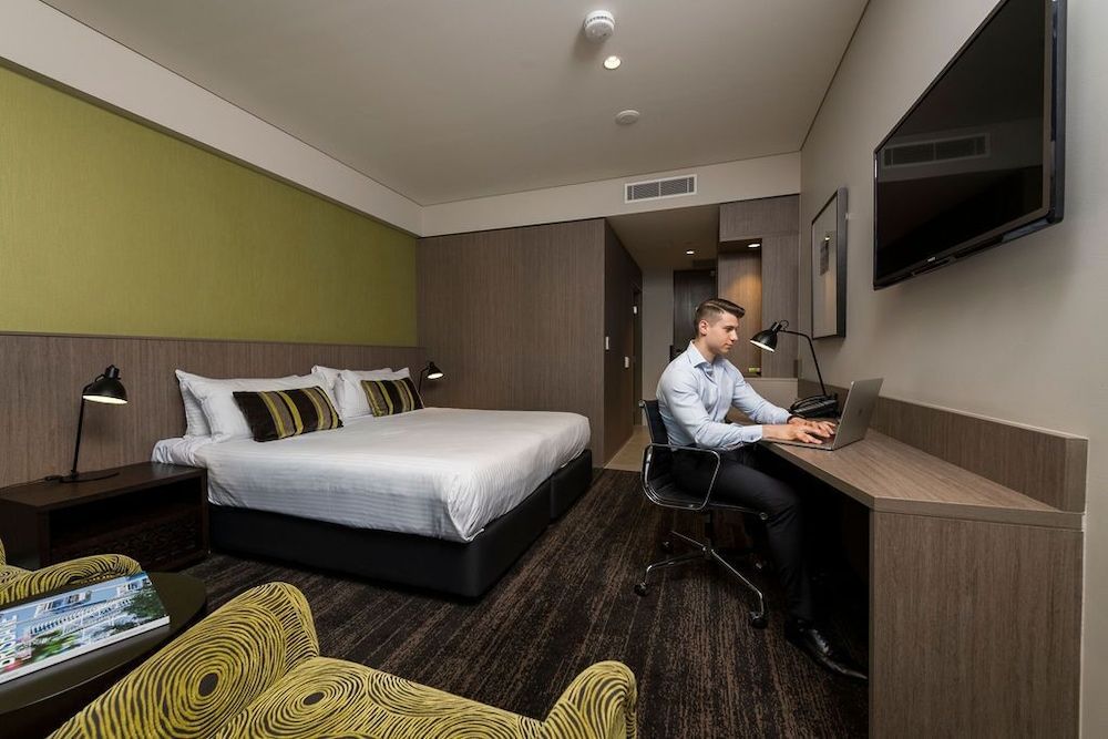 The Glen Hotel & Suites Superior Room, 1 King Bed