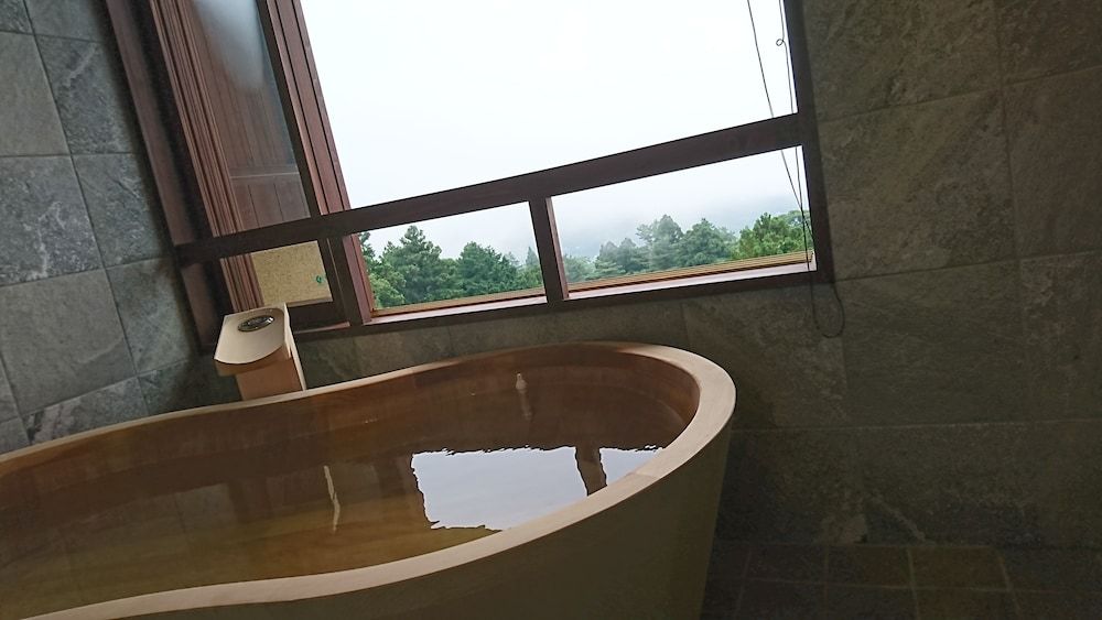 Deep Soaking Bathtub