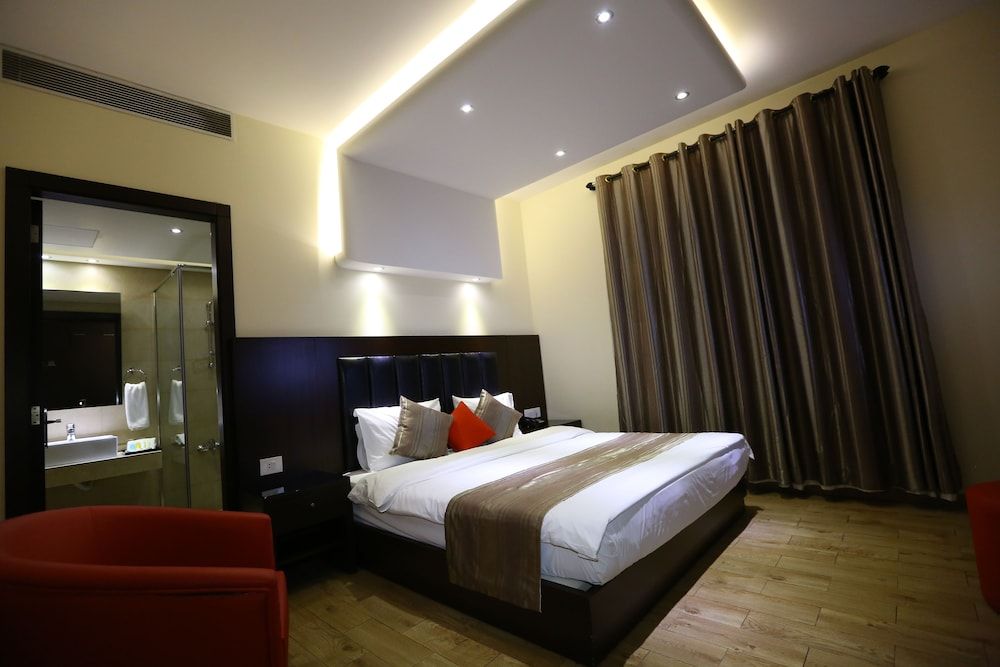 Jounieh Suites Hotel Suite, 2 Bedrooms 3