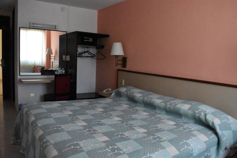 Hotel Baluarte Room, 1 King Bed 5