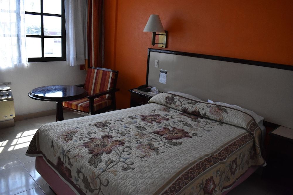 Hotel Baluarte Standard Room 5