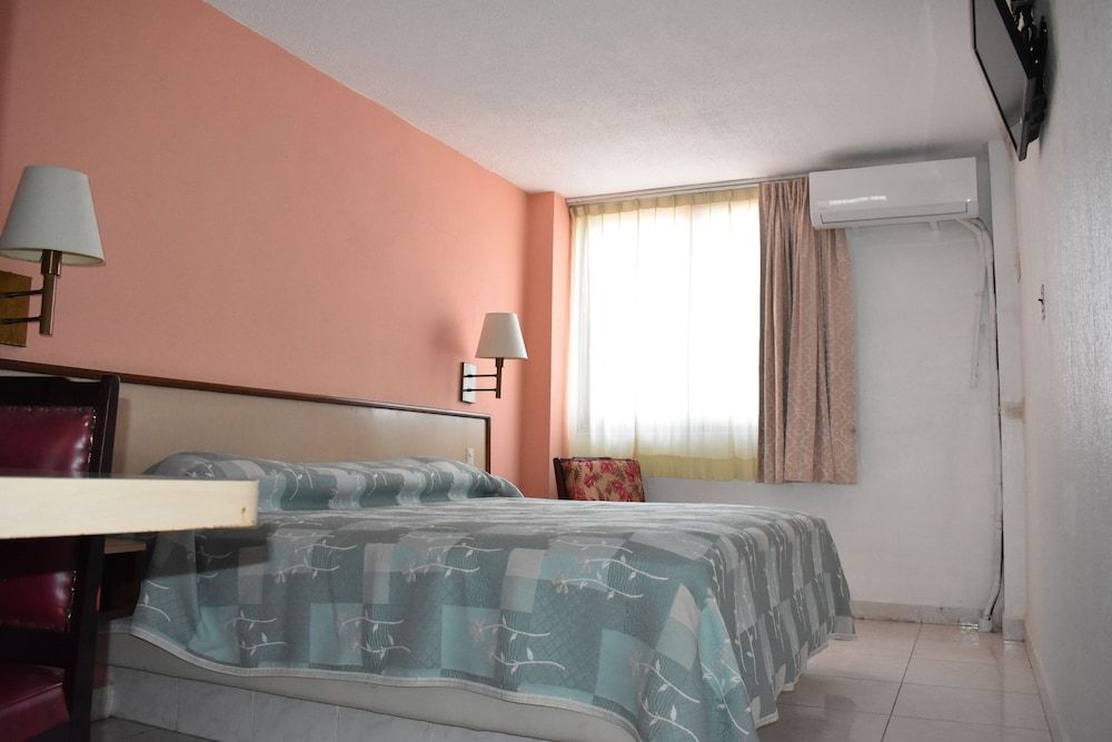 Hotel Baluarte Room, 1 King Bed 4