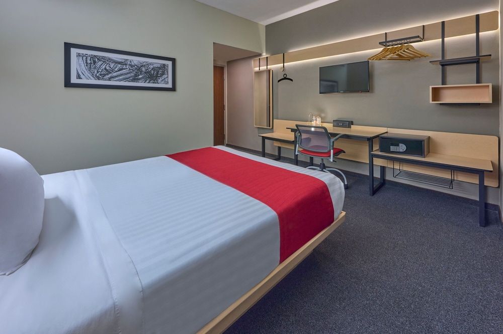 City Express Plus by Marriott Ciudad de México Patio Universidad Room, 1 Queen Bed, Non Smoking 2