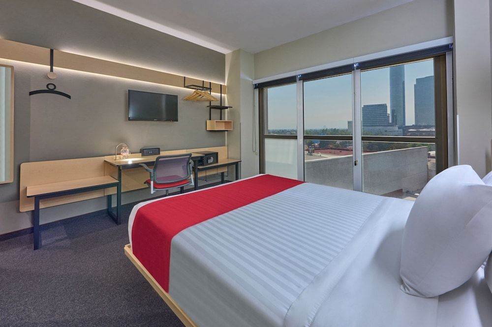 City Express Plus by Marriott Ciudad de México Patio Universidad Room, 1 Queen Bed, Non Smoking 7