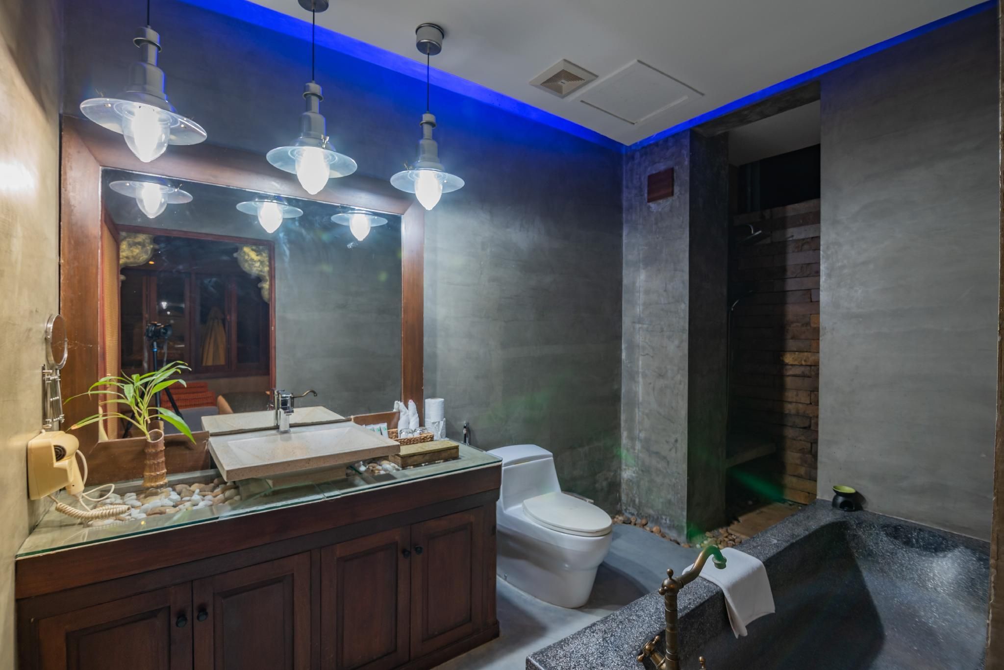 Cambana d'Angkor Suites Deluxe King Suite with Balcony 3