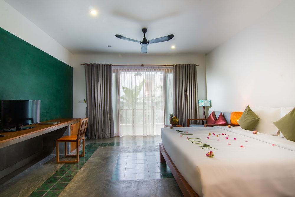 Deluxe Double Room - Free Roundtrip Airport Transfer
