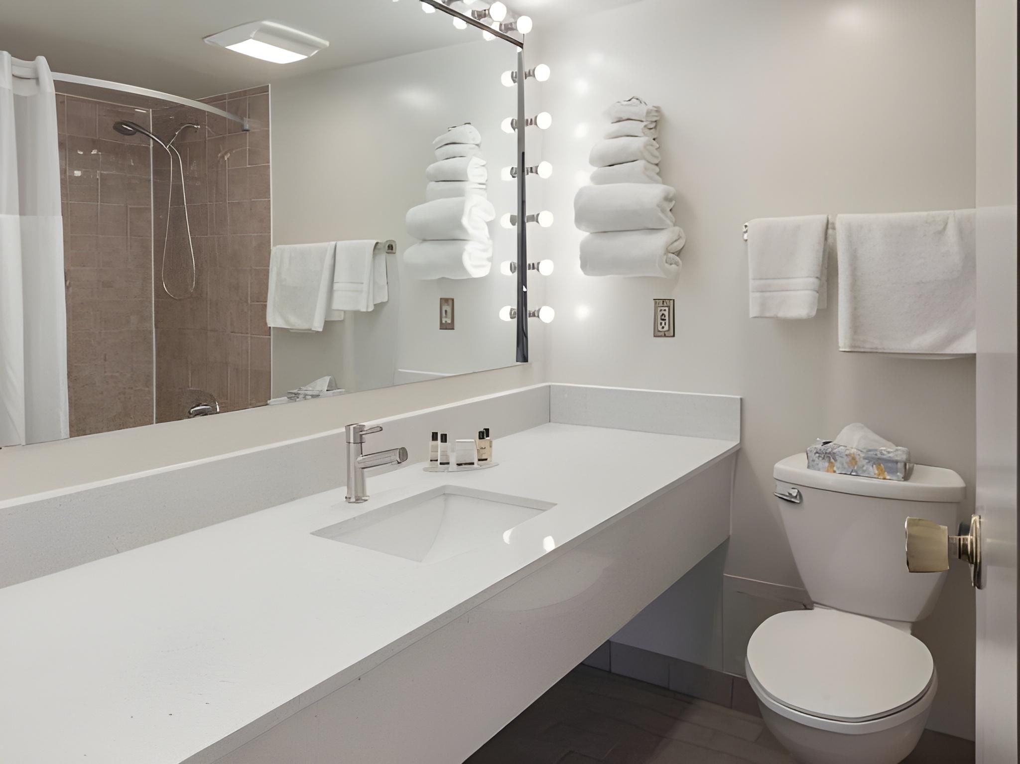 undefined The Business Inn 5