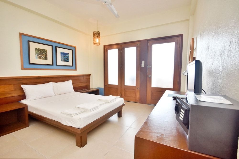 Agos Boracay Rooms + Beds Superior Double Room 3
