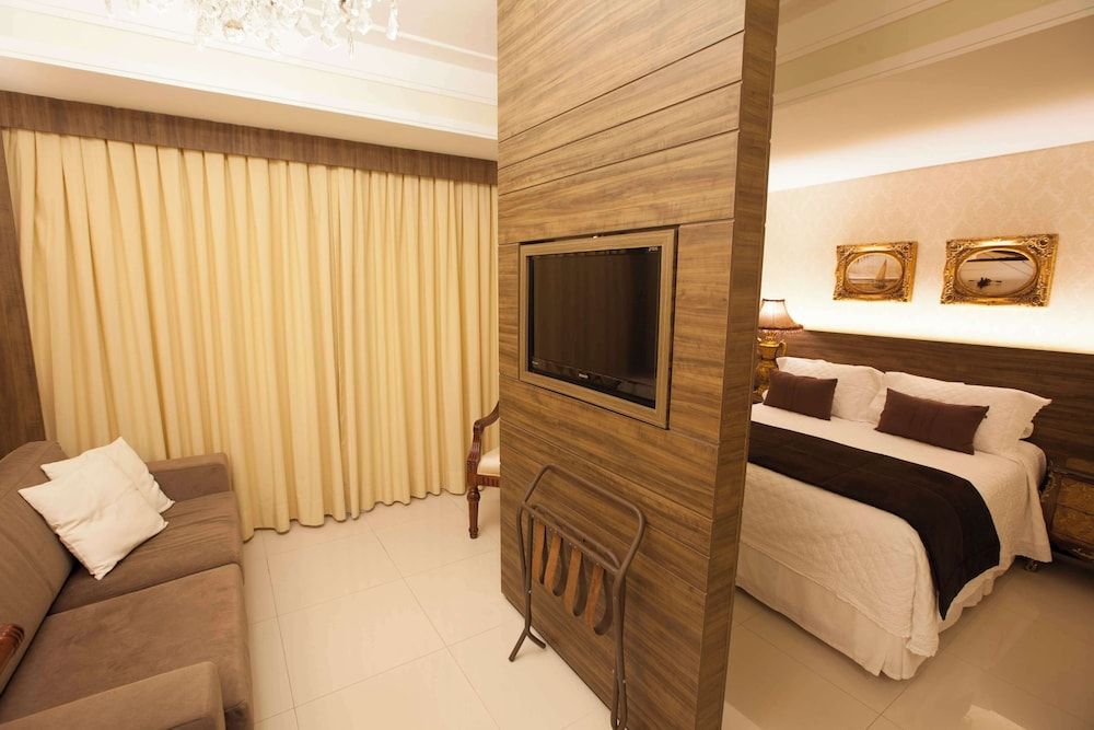 Suite, 1 Queen Bed, Accessible, Balcony