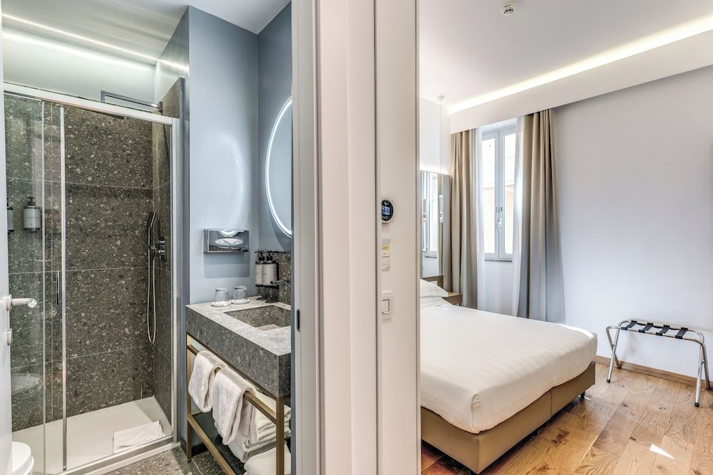 Relais Trevi 95 Boutique Hotel Superior Double Room, City View 6