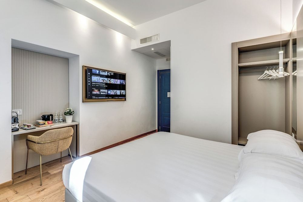 Relais Trevi 95 Boutique Hotel Superior Double Room, City View 2