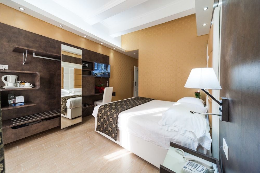 Relais Trevi 95 Boutique Hotel Deluxe Double Room, City View 3