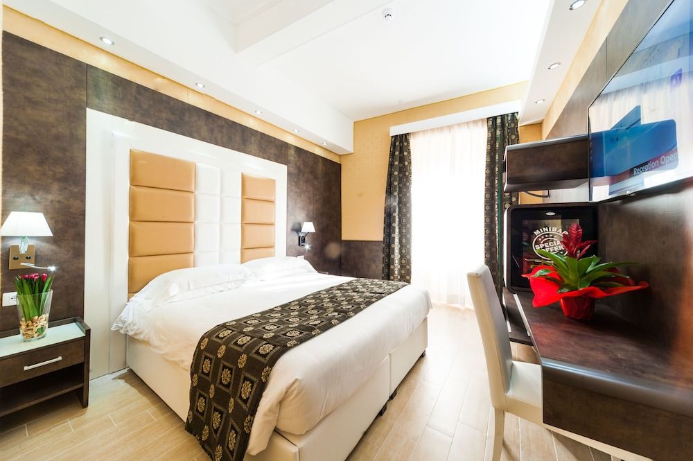 Relais Trevi 95 Boutique Hotel Deluxe Double Room, City View 6