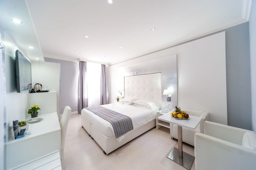 Relais Trevi 95 Boutique Hotel Deluxe Double Room, City View 4