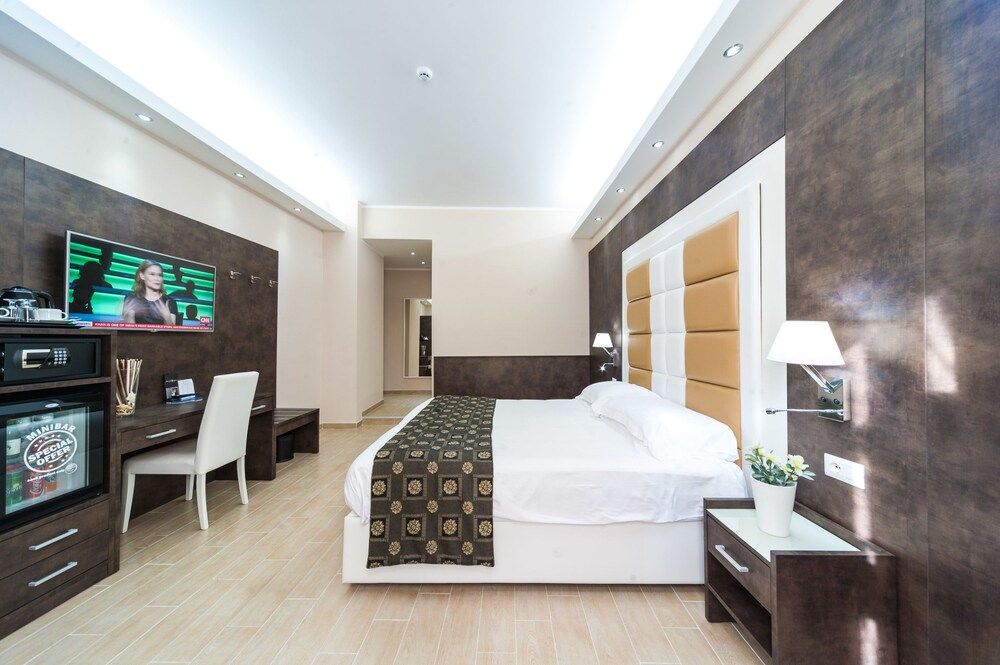 Relais Trevi 95 Boutique Hotel Deluxe Double Room, City View 9