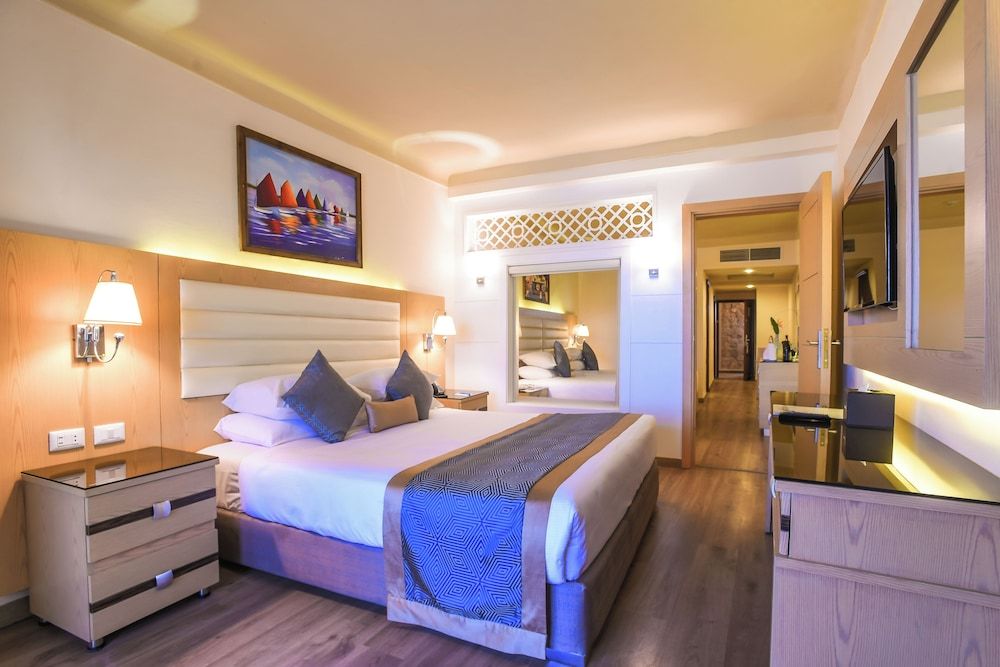 Pickalbatros Citadel Resort Sahl Hasheesh Family Room, Sea View 3