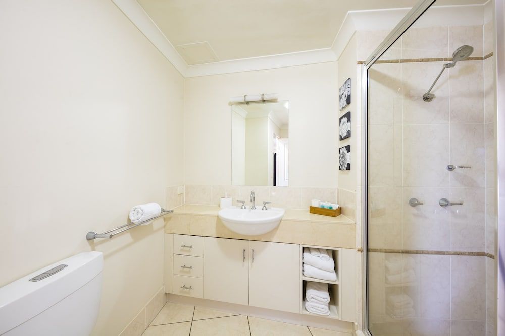 Jack & Newell Holiday Apartments 2 Bedroom Water View Apartment 12