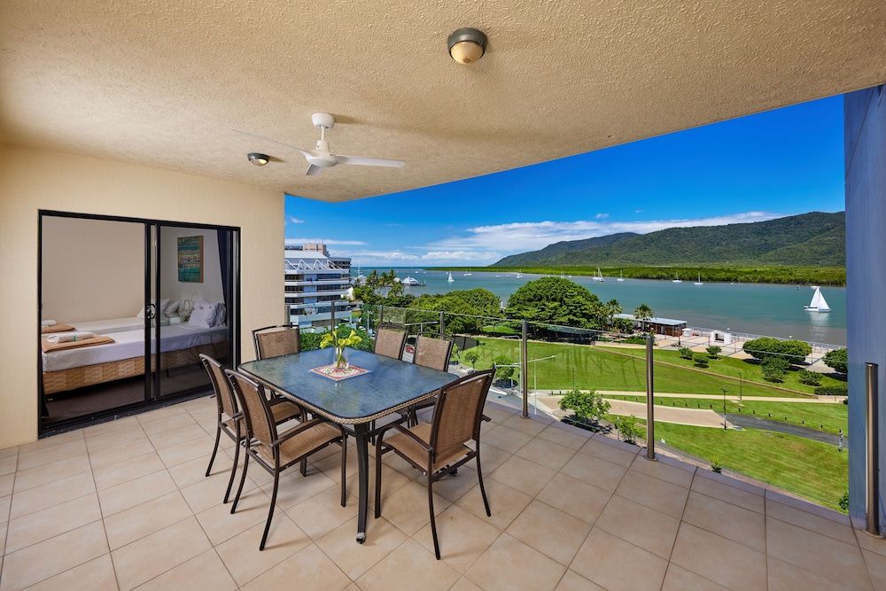 Jack & Newell Holiday Apartments 2 Bedroom Water View Apartment 7