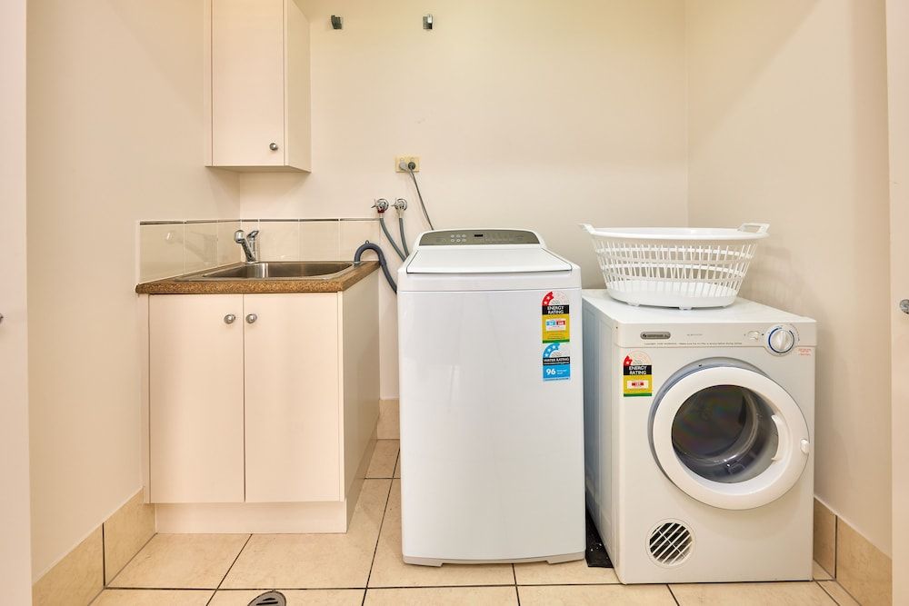 Jack & Newell Holiday Apartments Deluxe Apartment, 3 Bedrooms, Partial Sea View 6