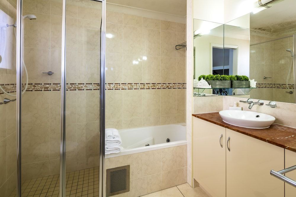 Jack & Newell Holiday Apartments 2 Bedroom Water View Apartment 10