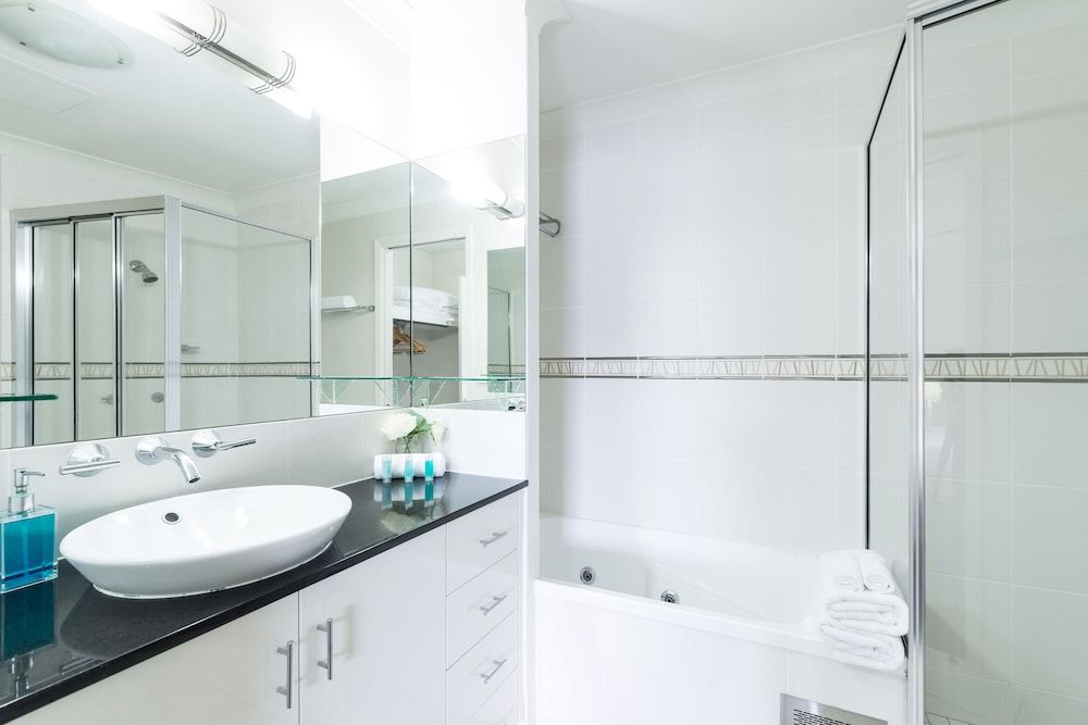 Jack & Newell Holiday Apartments 2 Bedroom Water View Apartment 11