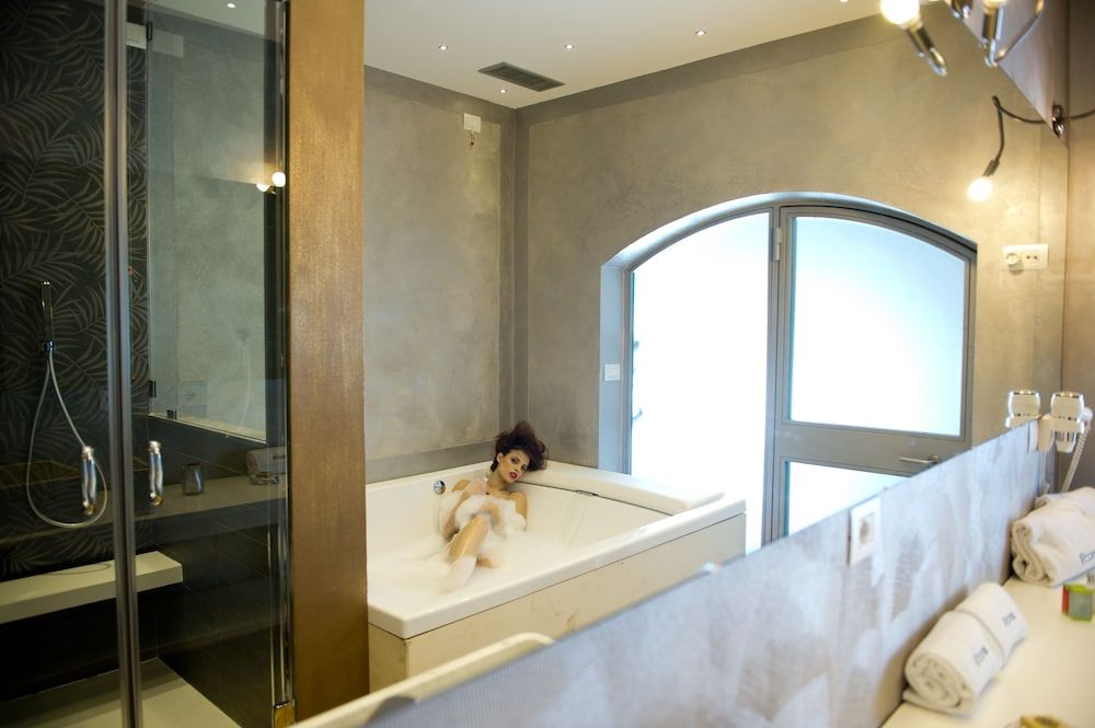 undefined WRooms Colosseum 4