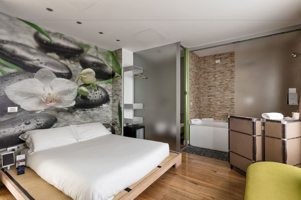 undefined WRooms Colosseum