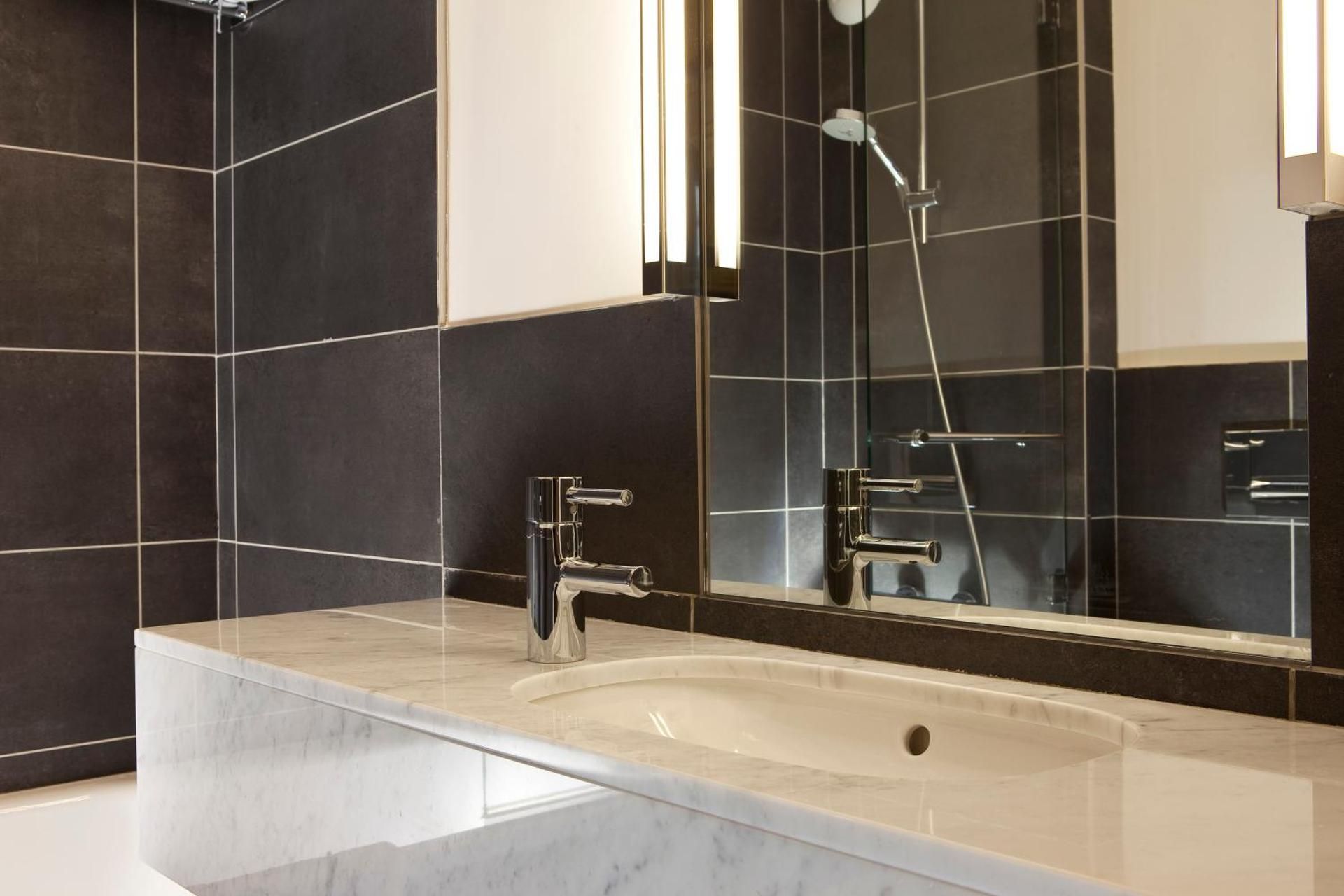 Hotel Marais Bastille Double Room 9