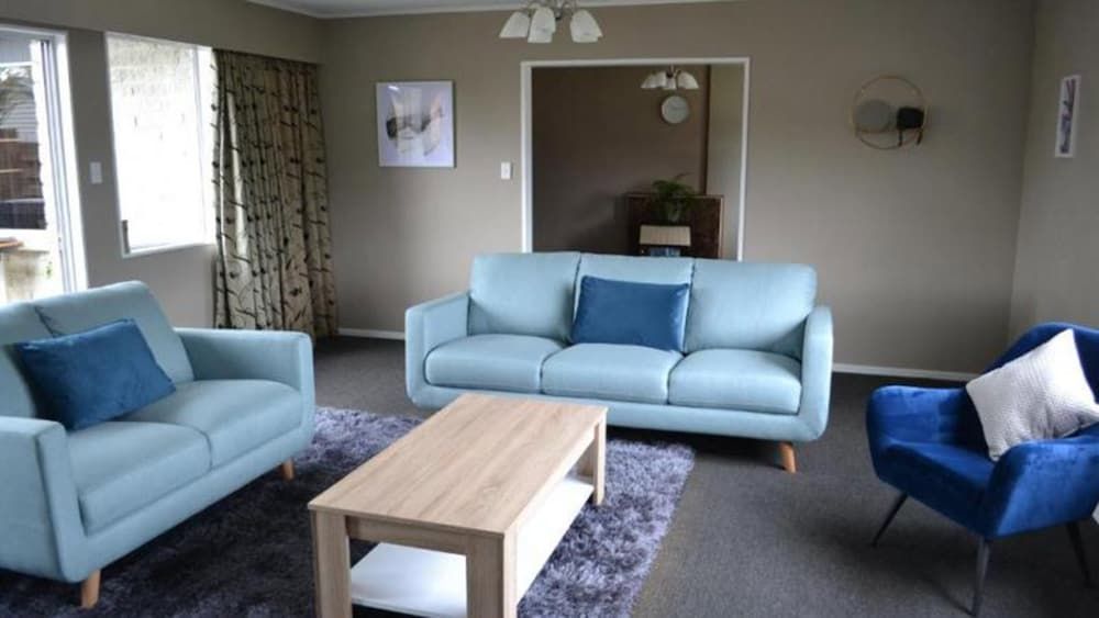 Tasman Holiday Parks - Te Anau House, 4 Bedrooms 3