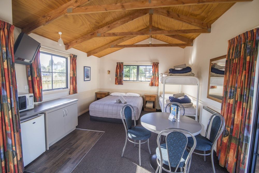 Family Cabin - Large (Studio)