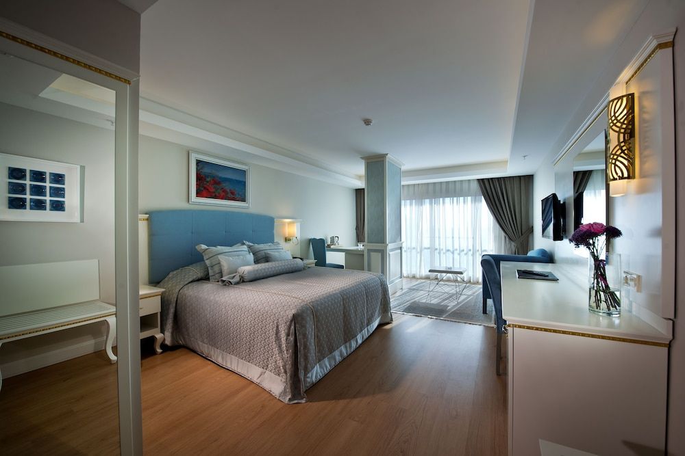 Prime Hotel Deluxe Room, Partial Sea View 3