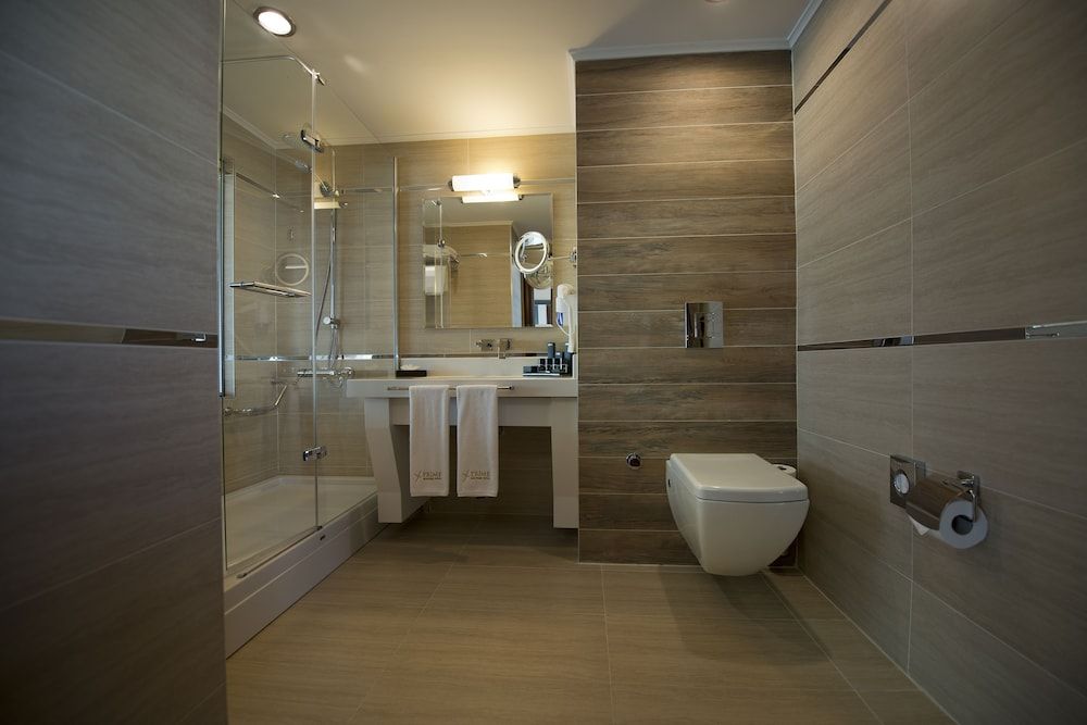 Prime Hotel Deluxe Room, Partial Sea View 9