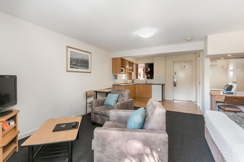 Great Eastern Motor Lodge Studio Apartment 5