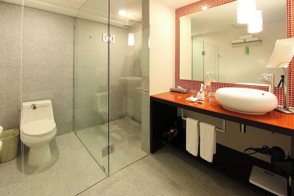 Fiesta Inn Merida Deluxe Room, 1 King Bed 5