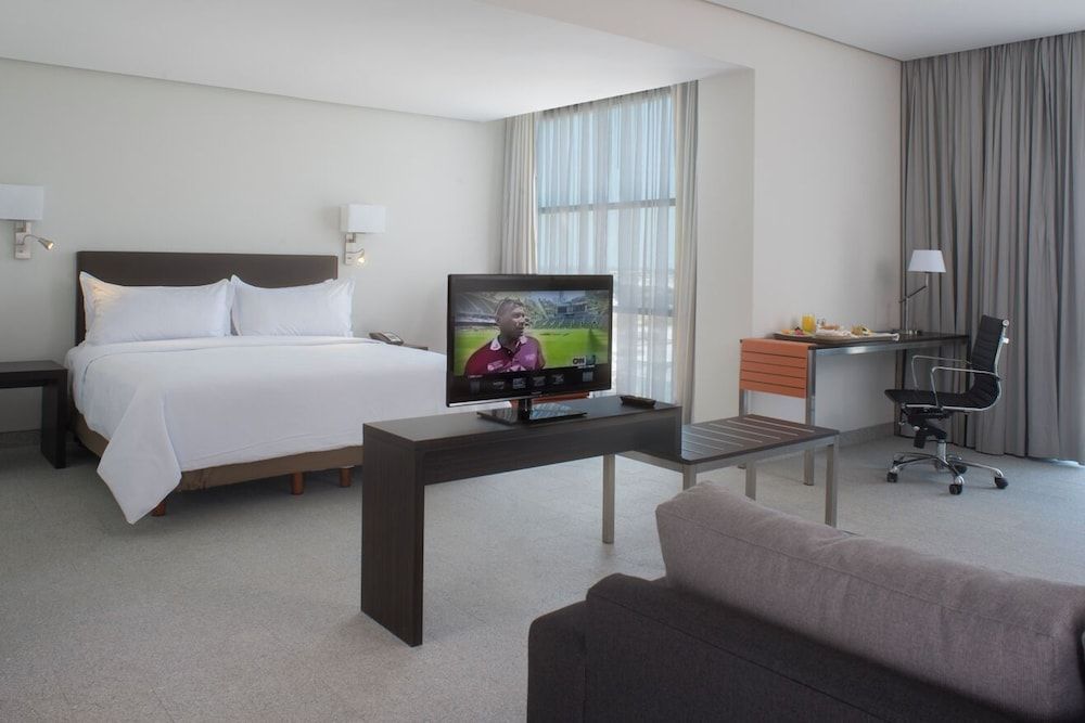 Fiesta Inn Merida Junior Suite, 1 King Bed 3