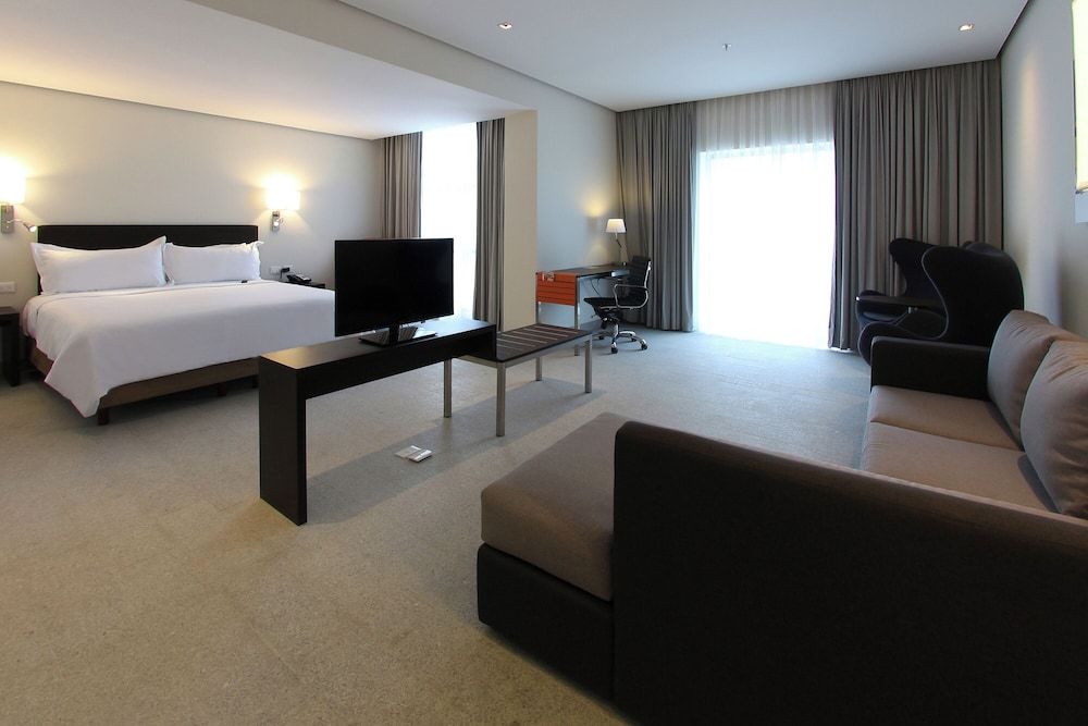 Fiesta Inn Merida Junior Suite, 1 King Bed 4